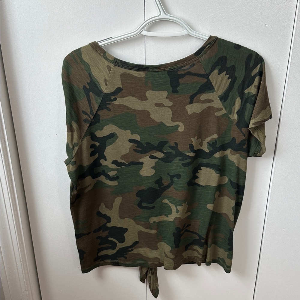 Sanctuary Camo Tie-Front Tee Size S - Picture 5 of 5